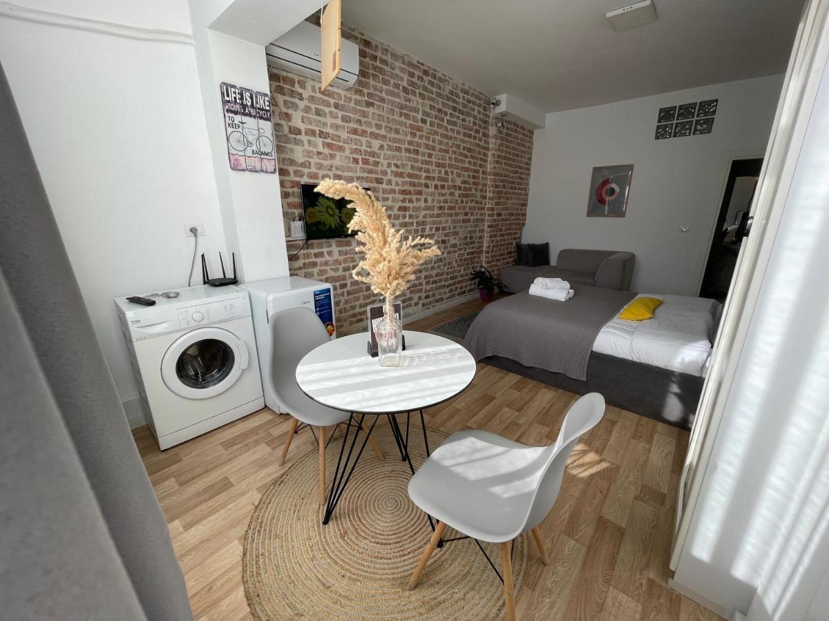 Bricks Studio Apartments Tirana Kültér fotó