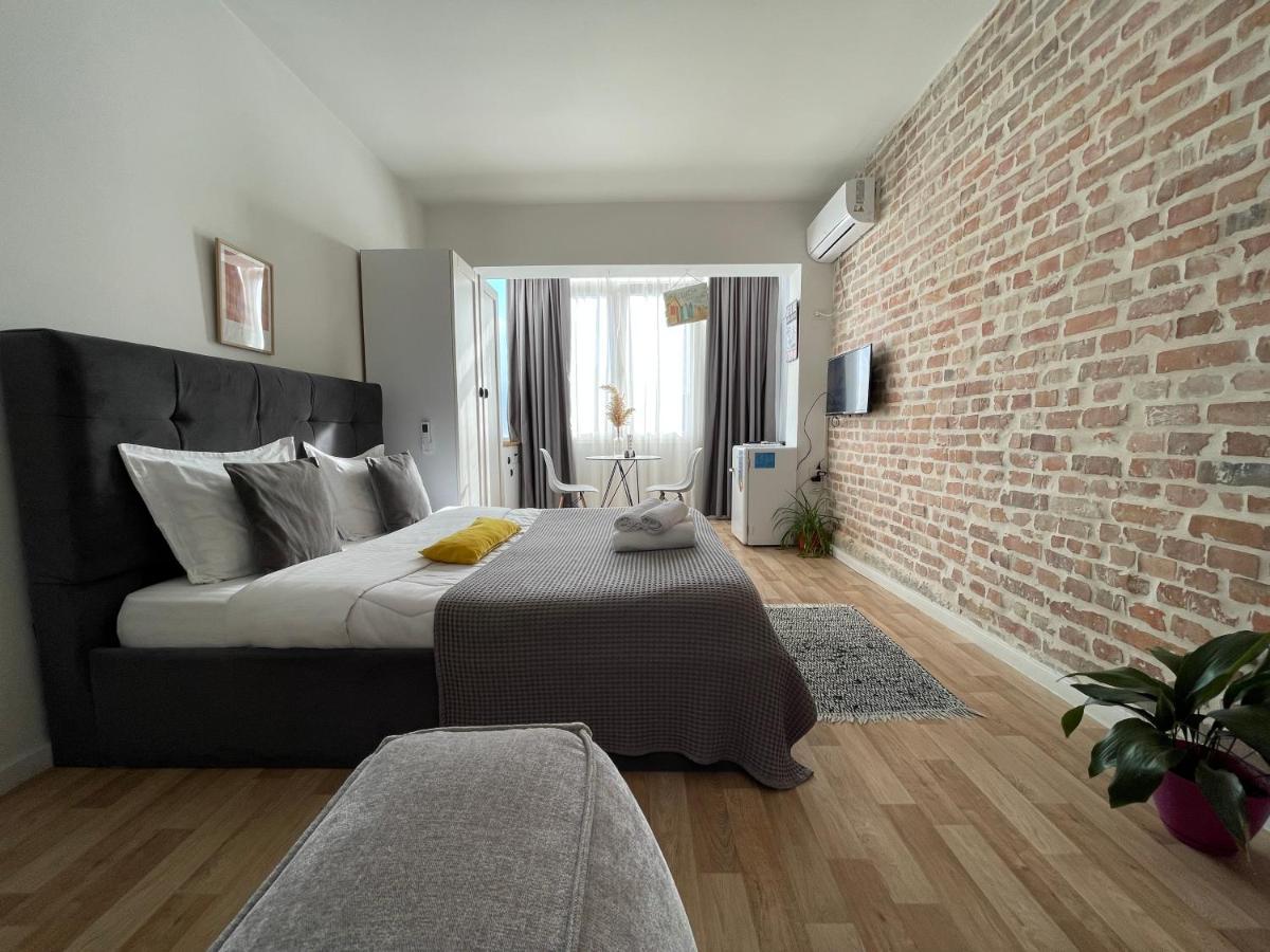 Bricks Studio Apartments Tirana Kültér fotó
