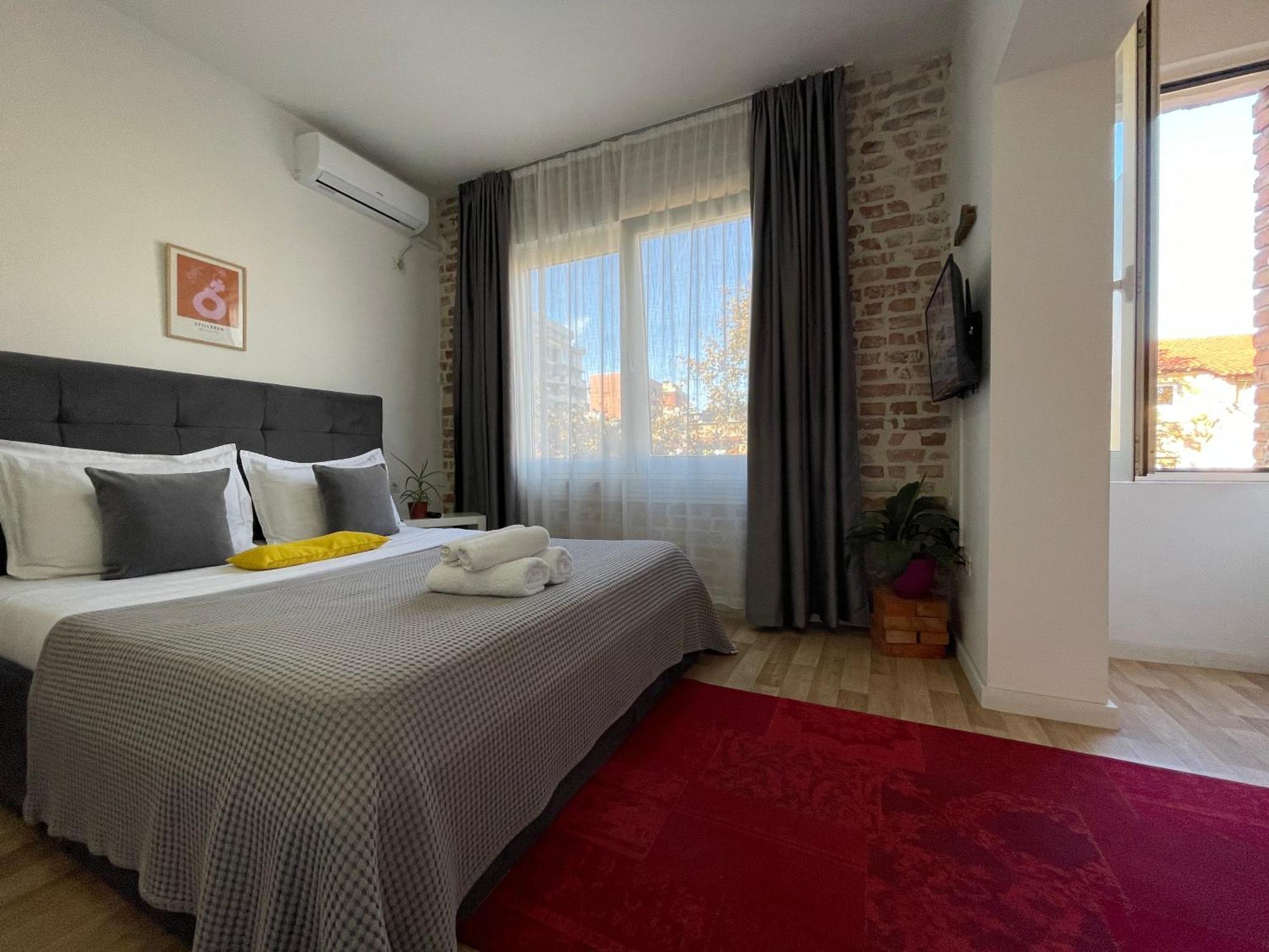 Bricks Studio Apartments Tirana Kültér fotó