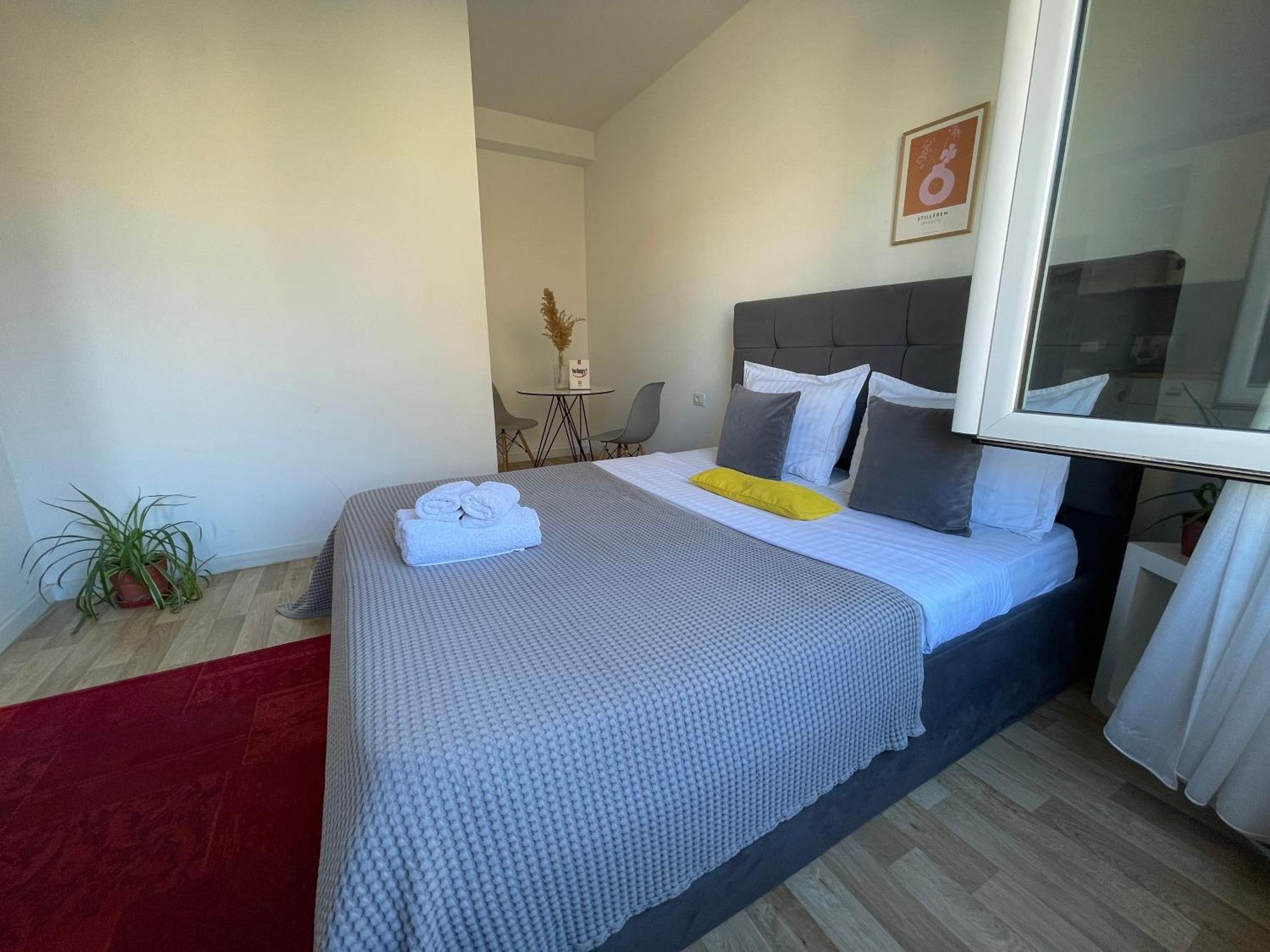 Bricks Studio Apartments Tirana Kültér fotó