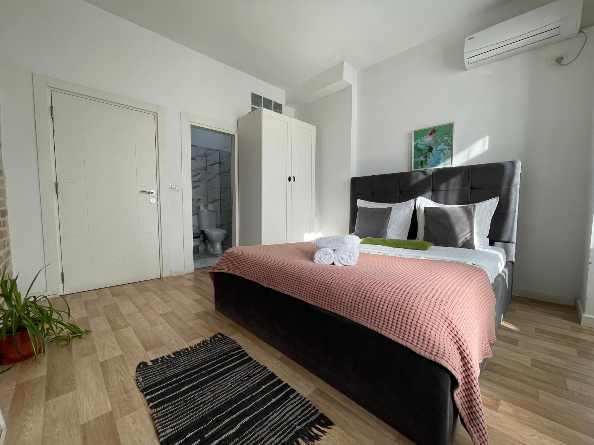 Bricks Studio Apartments Tirana Kültér fotó